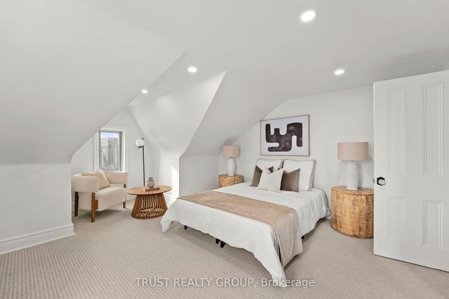 121 Palmerston Ave, House attached with 4 bedrooms, 3 bathrooms and null parking in Toronto ON | Image 14