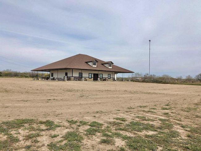 2991 N Highway 83, House other with 3 bedrooms, 2 bathrooms and null parking in Roma TX | Image 4