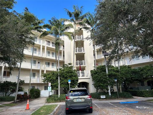 apt-405-3600 Oaks Clubhouse Dr, Pompano Beach, FL, 33069-3697 | Card Image