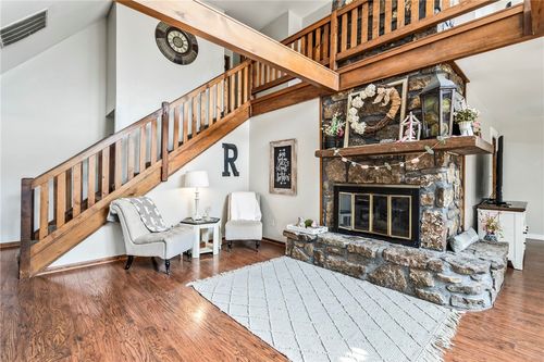 19941 Edgewood Cir, Siloam Springs, AR, 72761-8518 | Card Image