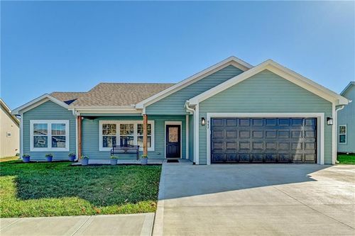 947 N White Oaks Ln, Oak Grove, MO, 64075-5128 | Card Image