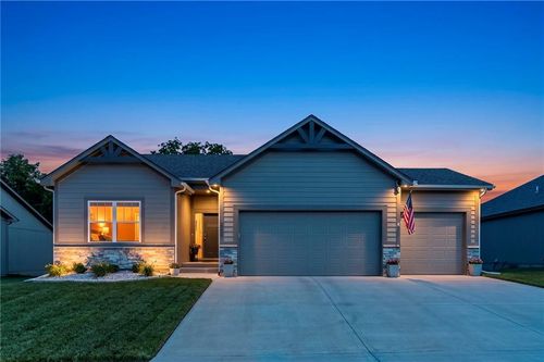 2310 Nw Rymeg Dr, Grain Valley, MO, 64029-4520 | Card Image