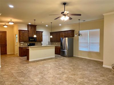 210 Donna Circle, House other with 3 bedrooms, 2 bathrooms and null parking in Granbury TX | Image 3