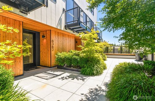 6562 Ravenna Ave Ne, Seattle, WA, 98115-7041 | Card Image