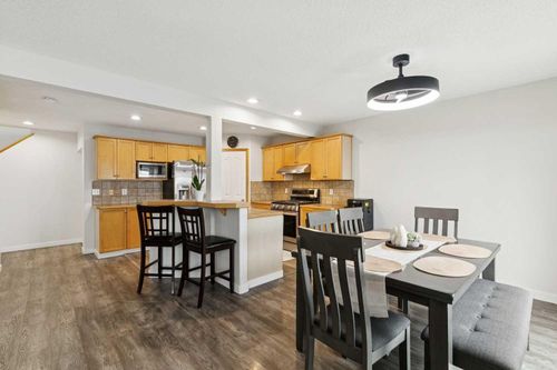 126 Somerglen Way Sw, Calgary, AB, T2Y4B2 | Card Image