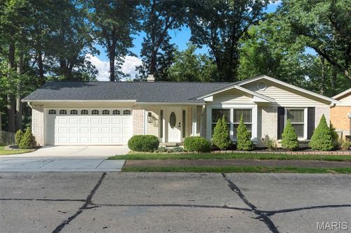 4951 Trailside Ct, Saint Louis, MO, 63128-3818 | Card Image