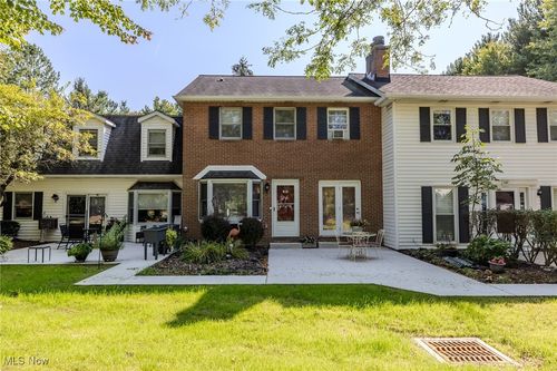 109 Burlington Oval Dr, Chardon, OH, 44024-1453 | Card Image
