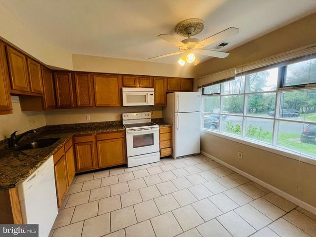 76 Shetland Cir, Townhouse with 2 bedrooms, 2 bathrooms and null parking in REISTERSTOWN MD | Image 4