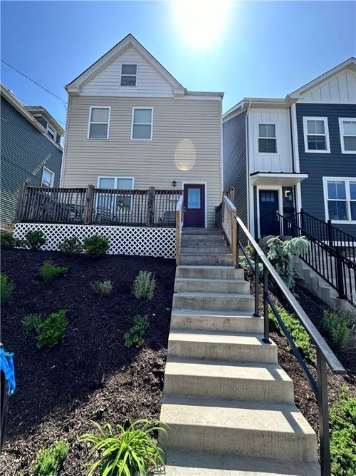 323 Augusta St, Mt Washington, PA, 15211-1153 | Card Image