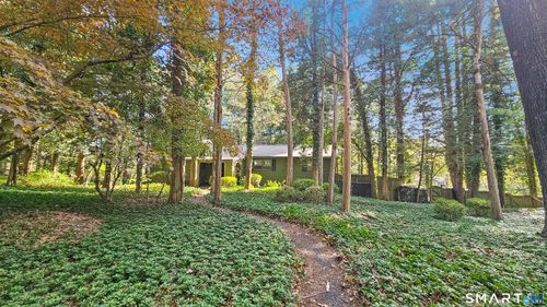 40 Oleson Dr, Southbury, CT, 06488-2440 | Card Image