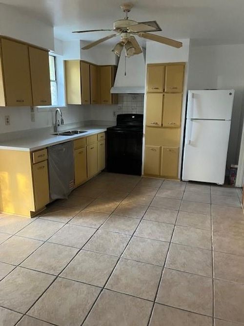 10923 Concho St, Houston, TX, 77072-3605 | Card Image