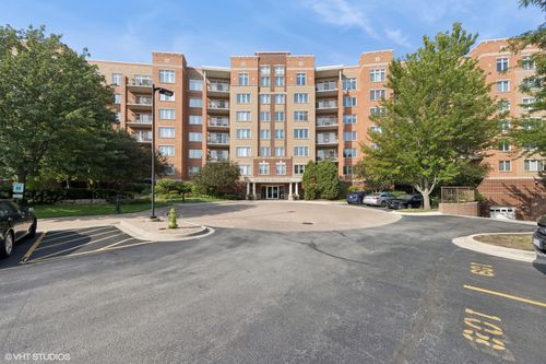 apt-606-1 N Beacon Pl, La Grange, IL, 60525-2070 | Card Image