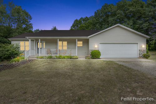 3369 Indian Lakes Rd, Cedar Springs, MI, 49319-9195 | Card Image
