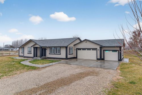 2135 Ray Road, Sunnyside, WA, 98944 | Card Image