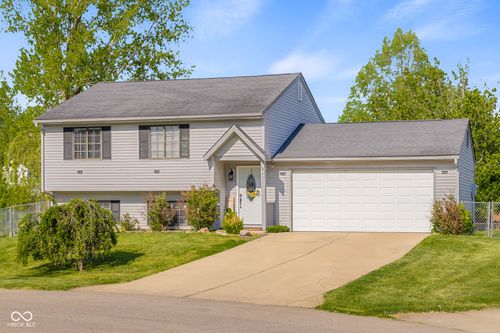 8221 N Chaucer Ct, Columbus, IN, 47201-7883 | Card Image