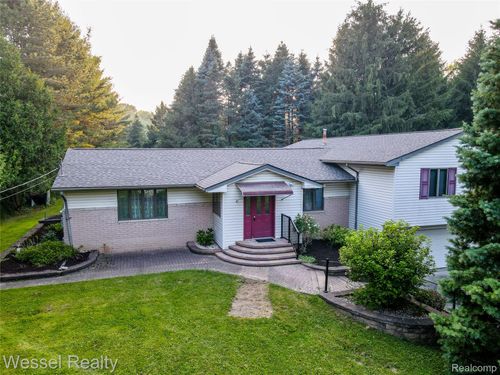 2465 Texter Rd, Addison Township, MI, 48367-3031 | Card Image