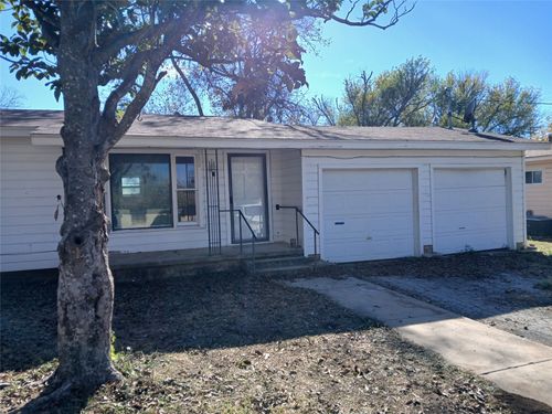 202 Roselawn St, Coleman, TX, 76834-7012 | Card Image