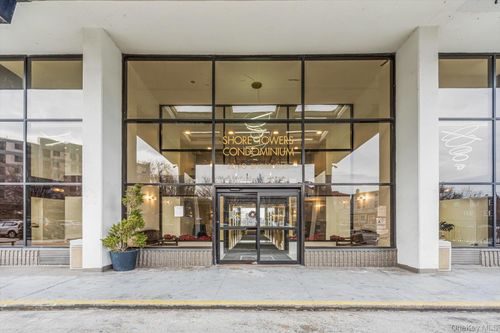 19e-25-40 Shore Boulevard, New York, NY, 11102 | Card Image