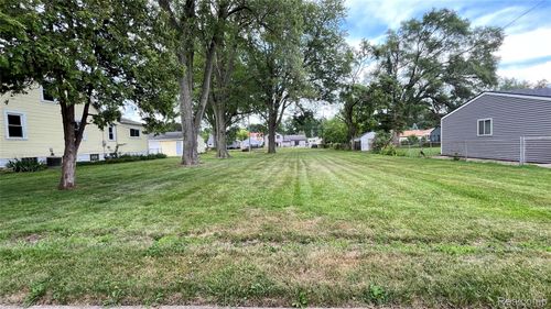 27250 Edward St, Roseville, MI, 48066-2802 | Card Image