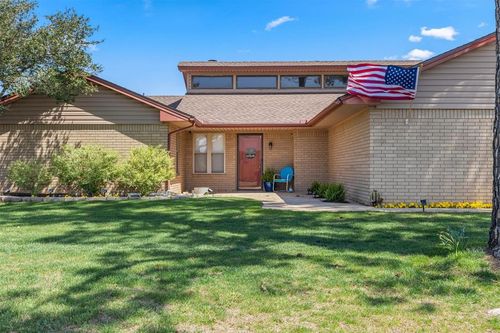 1 Misty Glenn Dr, Chickasha, OK, 73018-7810 | Card Image