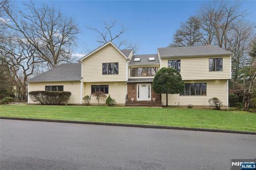 130 Whitman St, Haworth, NJ, 07641-1947 | Card Image