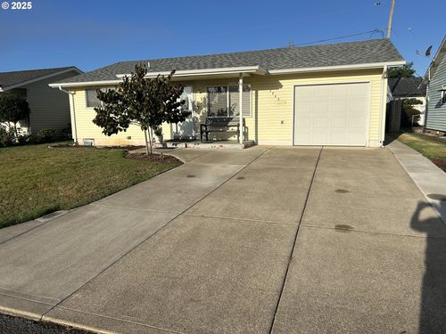 1753 Jansen Way, Woodburn, OR, 97071-2705 | Card Image