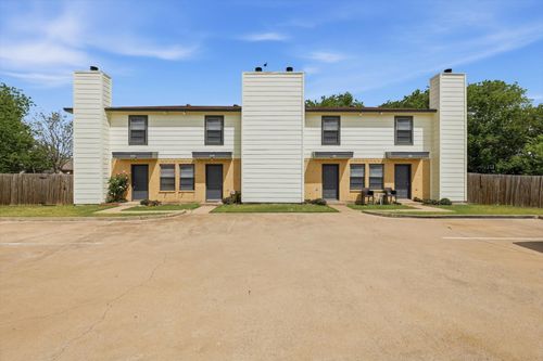 316 Cambridge Dr, Saginaw, TX, 76179-1216 | Card Image
