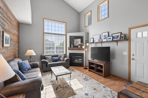 1701 Elm St, White Bear Lake, MN, 55110-4506 | Card Image