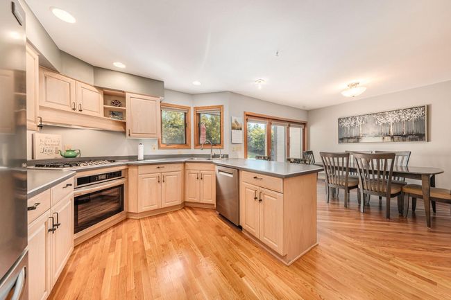 S75W17553 Harbor Circle, Condo with 2 bedrooms, 2 bathrooms and null parking in Muskego WI | Image 17