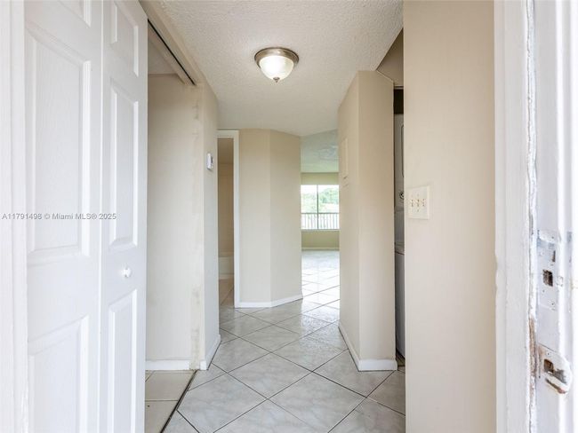 I - 10106 Twin Lakes Dr, Condo with 2 bedrooms, 2 bathrooms and null parking in Coral Springs FL | Image 5