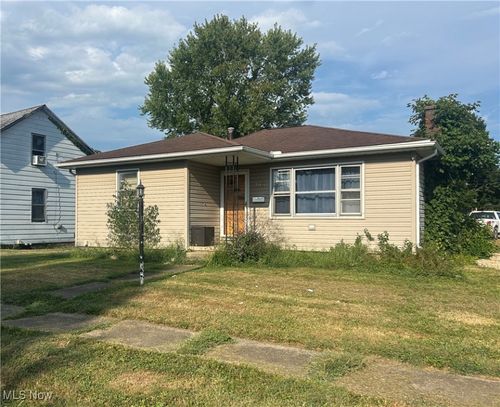 465 Spaulding Ave, Newcomerstown, OH, 43832-1320 | Card Image