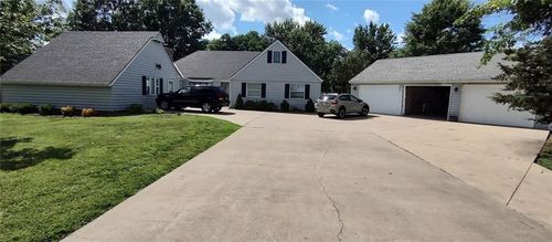 5 Canary Cir, Iola, KS, 66749-1901 | Card Image