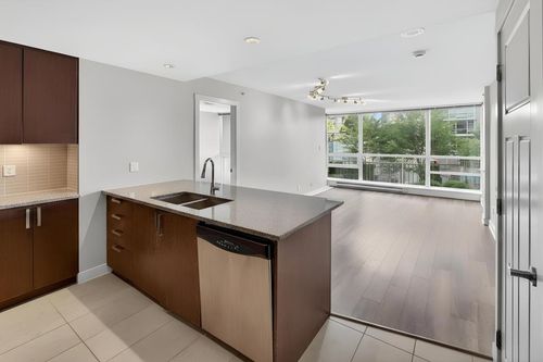 607-2978 Glen Dr, Coquitlam, BC, V3B0C3 | Card Image
