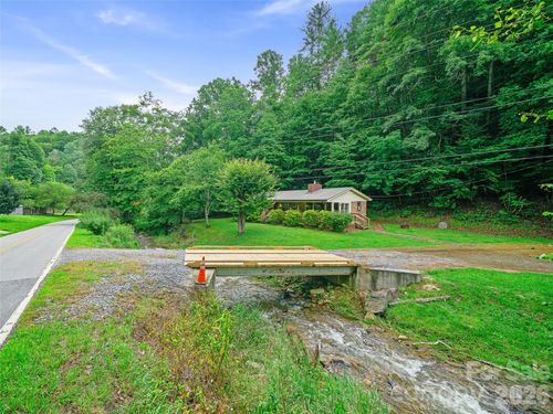 915 Little Creek Rd, Burnsville, NC, 28714-6193 | Card Image