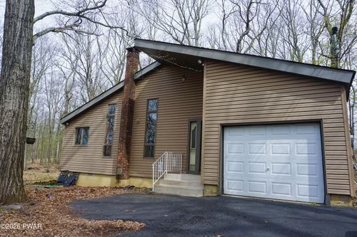 109 Eagle Ct, Bushkill, PA, 18324-8825 | Card Image