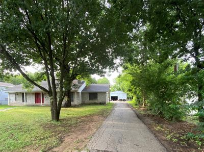 Driveway goes too back of home | Image 3