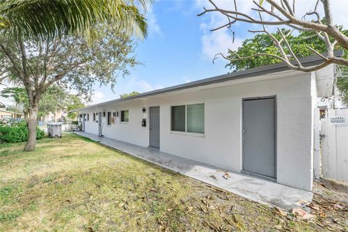 332 Sw 2nd Pl, Pompano Beach, FL, 33060-6962 | Card Image