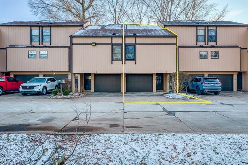 616 James Ave, Cuyahoga Falls, OH, 44221-2822 | Card Image