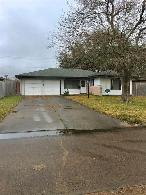 2206 18th Ave N, Texas City, TX, 77590-4928 | Card Image