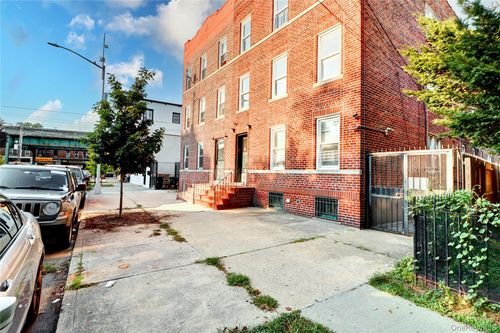 8801 107th St, Richmond Hill, NY, 11418-2201 | Card Image