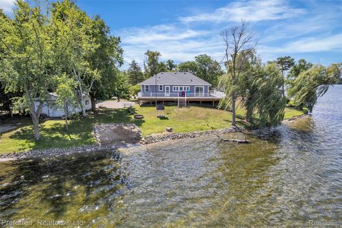 200 Simpson St, Grass Lake, MI, 49240-8902 | Card Image