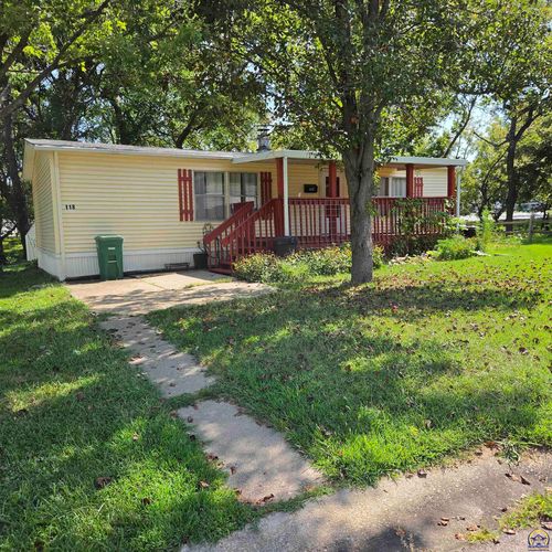 118 Se Willow Way, Topeka, KS, 66609 | Card Image