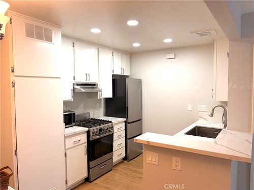 19-7025 Glade Ave, Canoga Park, CA, 91303 | Card Image