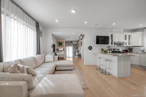 39-12 215th Pl, Bayside, NY, 11361-2314 | Card Image