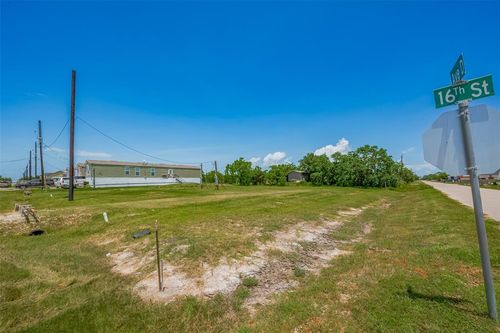 357 16th St, Dickinson, TX, 77539-2984 | Card Image