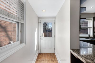 883 Gerrard St E, Home with 1 bedrooms, 2 bathrooms and null parking in Toronto ON | Image 3