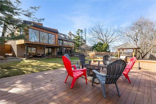 39 Hilts Dr, Stoney Creek, ON, L8G3H5 | Card Image