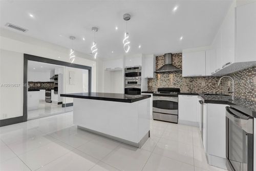 106-9-20441 Ne 30th Ave, Aventura, FL, 33180-1548 | Card Image