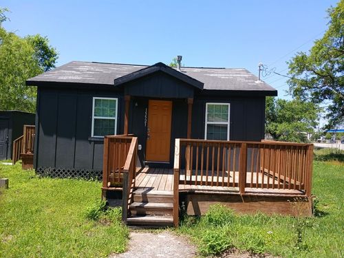 15521 Highway 6, Santa Fe, TX, 77517-2404 | Card Image
