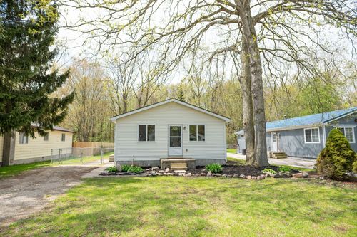 9114 Island Dr, Clay, MI, 48001-4409 | Card Image